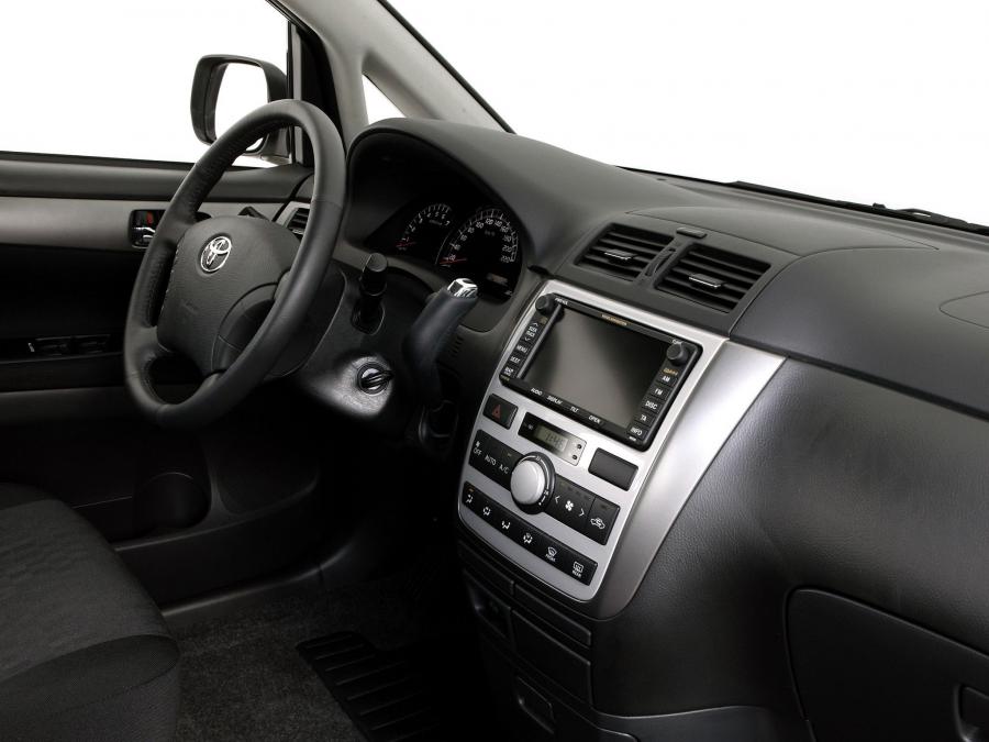  Toyota Avensis Verso 2003 года  (фото 24 из 25)